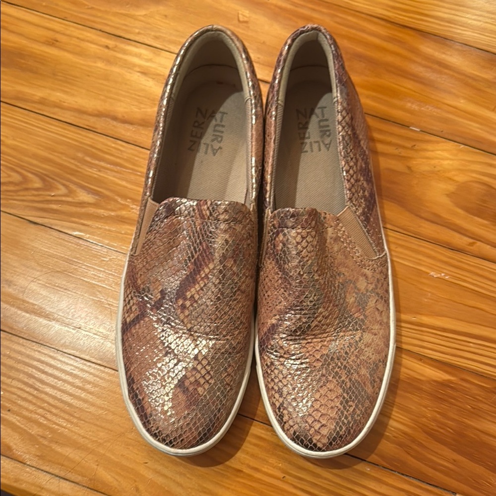 Naturalizer Women's Slip-On Snake Print Shoes size 9.5
